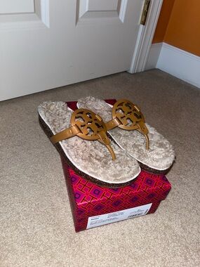 Tory Burch Shearling Thong Sandal in Tan and Cream